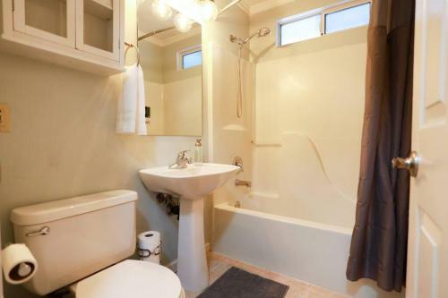 2bed In Quiet Neighborhood Beautiful Outdoor Space