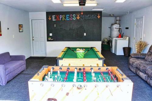 Minutes To Dt, Trendy Game Room, Sleeps 10