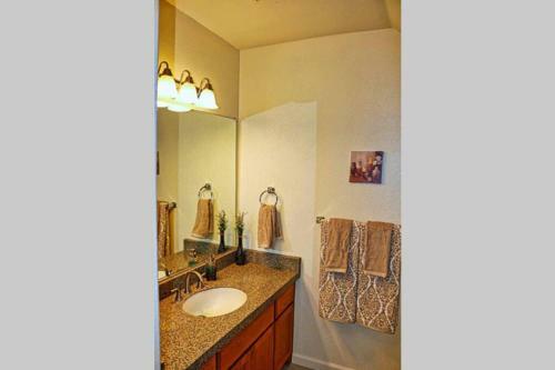 Minutes To Dt, Trendy Game Room, Sleeps 10