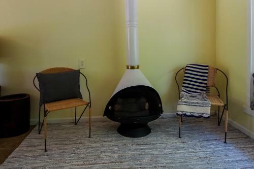 Cloverdale Creekside Retreat