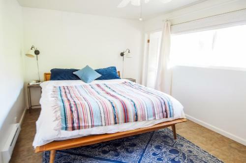 Cloverdale Creekside Retreat