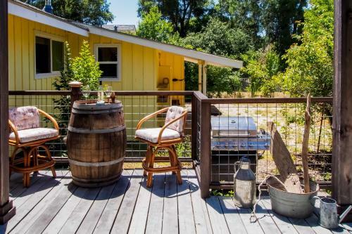 Cloverdale Creekside Retreat