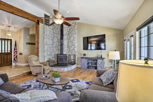 Updated Cottonwood Home With Patio And Fire Pit!
