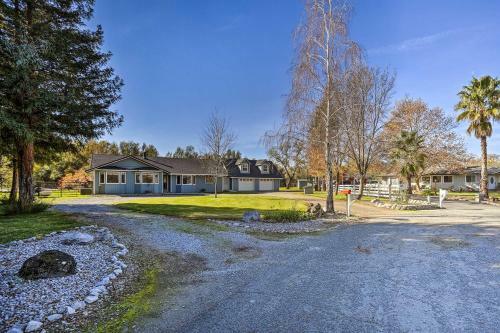 Updated Cottonwood Home With Patio And Fire Pit!