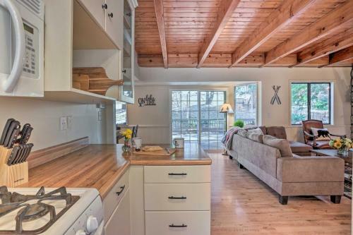 Rustic Home With Deck About 2 Mi To Lake Arrowhead!