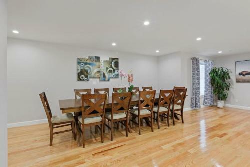 Newly Built Luxury Home 1 Mile From Sf