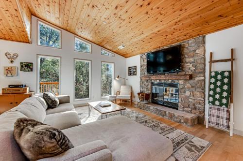 Crestline Lodge