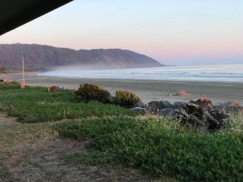 Crescent Beach Motel