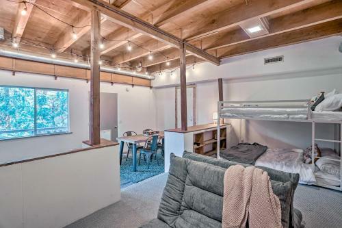 Modern And Unique Cabin With Deck On Lake Gregory!