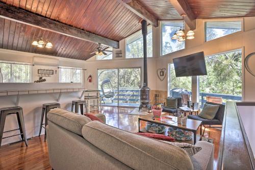 Lake Gregory Getaway Cabin With Deck And Grill