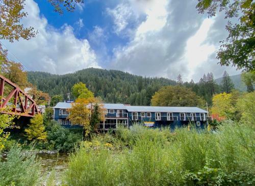 Posada Riverside Mountain Lodge