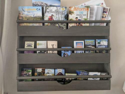 River Oak Retreat - Upper Sacramento Riverfront!
