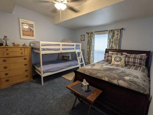 River Oak Retreat - Upper Sacramento Riverfront!