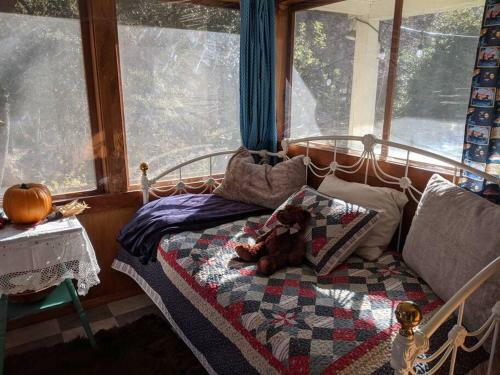 River Oak Retreat - Upper Sacramento Riverfront!