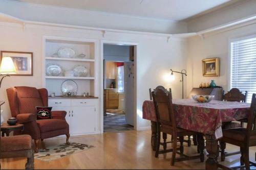 River Oak Retreat - Upper Sacramento Riverfront!