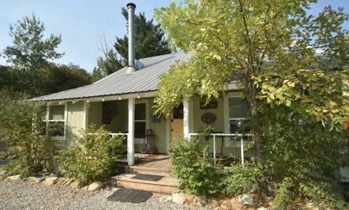 Riverfront Paradise-butterfly Ranch On The River