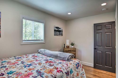Charming Idyllwild Cabin With Deck And Fire Pit!