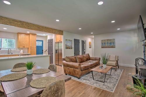 Charming Idyllwild Cabin With Deck And Fire Pit!