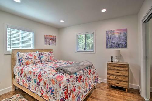 Charming Idyllwild Cabin With Deck And Fire Pit!