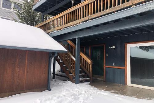 Grout Bay Getaway