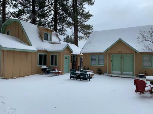 Fawnskin Lakeside Cabin