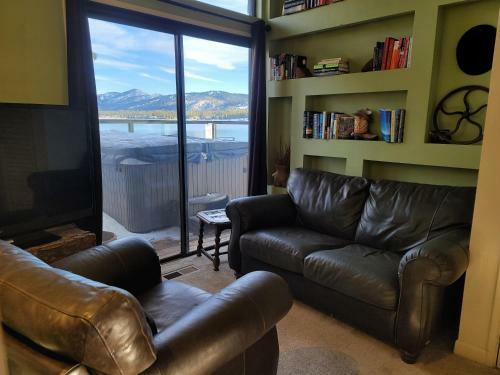 The Point! Spectacular Lake Views 5 Suites!