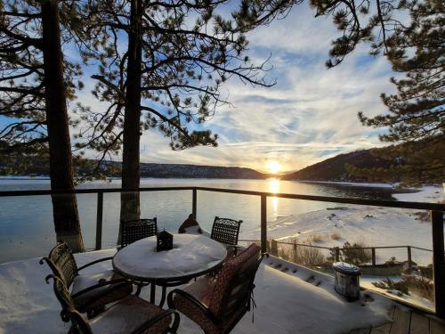 The Point! Spectacular Lake Views 5 Suites!