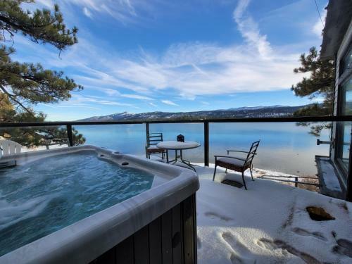 The Point! Spectacular Lake Views 5 Suites!