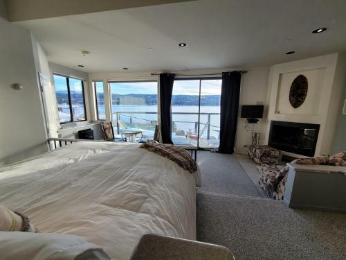 The Point! Spectacular Lake Views 5 Suites!