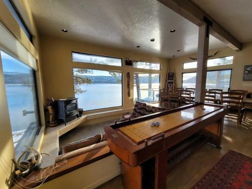 The Point! Spectacular Lake Views 5 Suites!