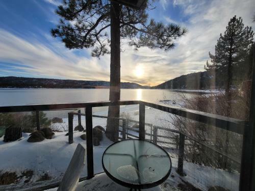The Point! Spectacular Lake Views 5 Suites!