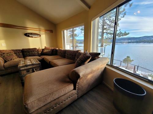 The Point! Spectacular Lake Views 5 Suites!