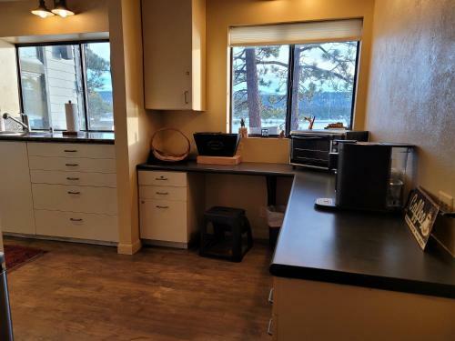 The Point! Spectacular Lake Views 5 Suites!