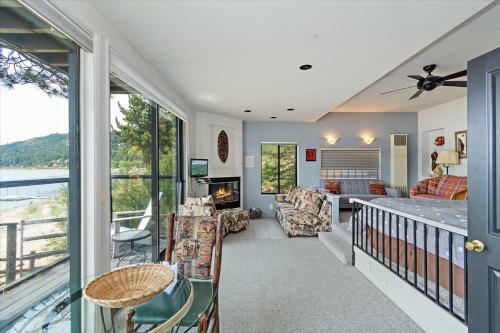 The Point! Spectacular Lake Views 5 Suites!