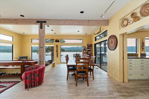 The Point! Spectacular Lake Views 5 Suites!