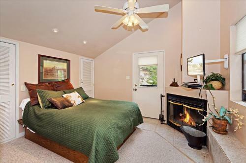 The Point! Spectacular Lake Views 5 Suites!