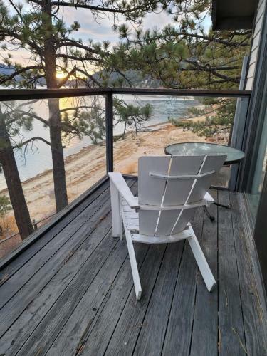 The Point! Spectacular Lake Views 5 Suites!