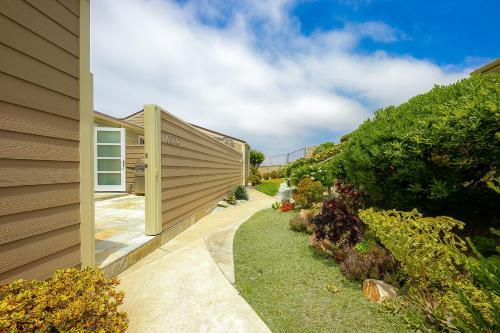 Encinitas Seabluffe Oceanfront Condo