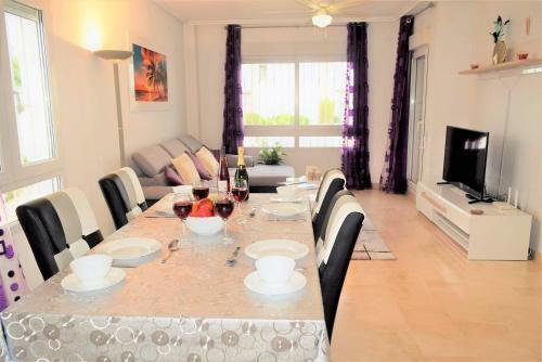 Fabulous 2 Bed 2 Bath Apartment !