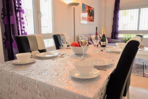 Fabulous 2 Bed 2 Bath Apartment !