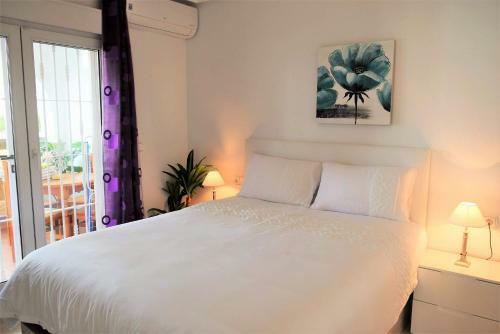 Fabulous 2 Bed 2 Bath Apartment !
