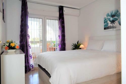 Fabulous 2 Bed 2 Bath Apartment !