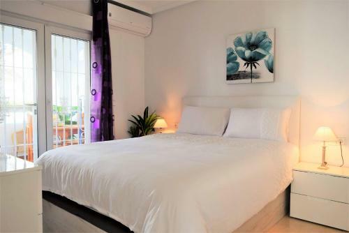Fabulous 2 Bed 2 Bath Apartment !