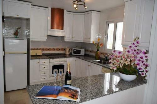 Fabulous 2 Bed 2 Bath Apartment !