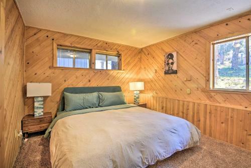 Luxe Escape With Decks, Mtn Views, Game Room!