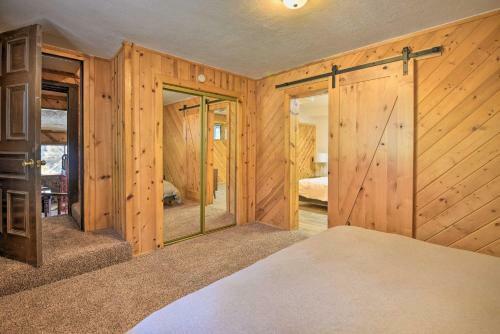 Luxe Escape With Decks, Mtn Views, Game Room!