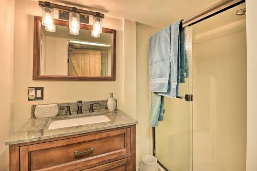 Luxe Escape With Decks, Mtn Views, Game Room!