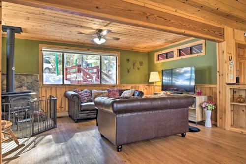 Rustic Pine Mtn Club Cabin With Beautiful View!
