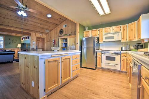 Rustic Pine Mtn Club Cabin With Beautiful View!