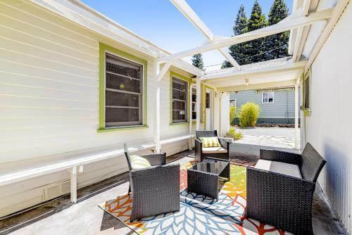 Geyserville Cottage